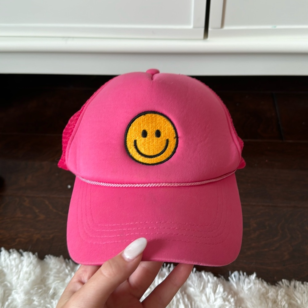 adorable pink smiley hat - Picture 1 of 2